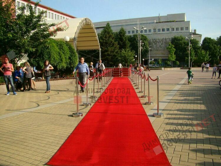 СУ "Любен Каравелов" открива сезона на баловете в Димитровград