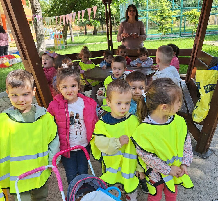 Деца от „Слънце“ показаха знания и умения за пътна безопасност