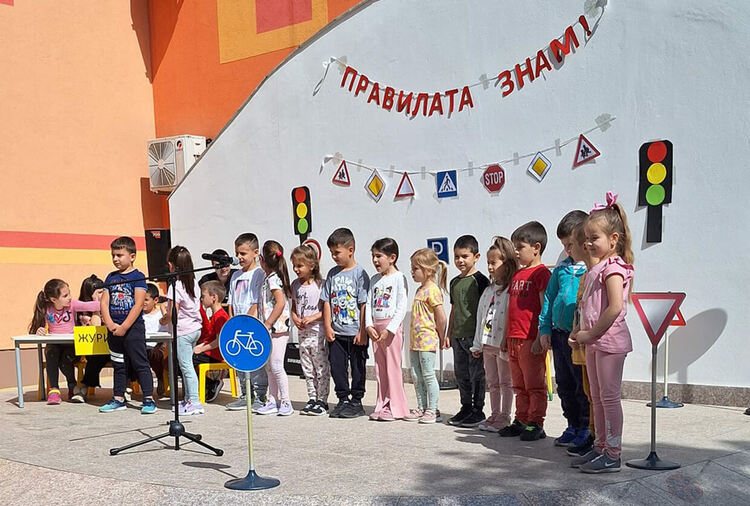 Деца от „Слънце“ показаха знания и умения за пътна безопасност