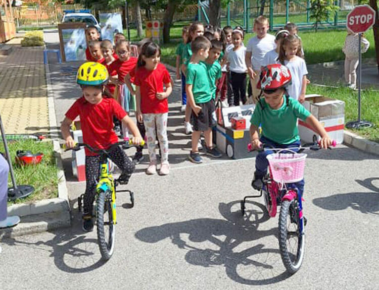 Деца от „Слънце“ показаха знания и умения за пътна безопасност
