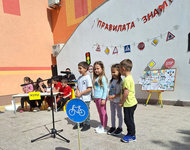 Деца от „Слънце“ показаха знания и умения за пътна безопасност