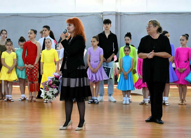 Близо 400 деца на турнир по спортни танци в Асеновград