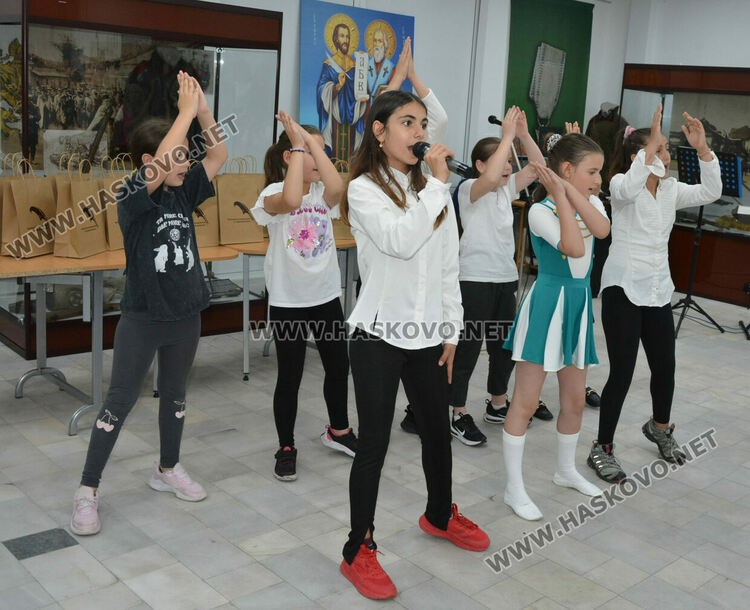 РУО награди 12 учители за заслуги и изявени ученици от Хасковско