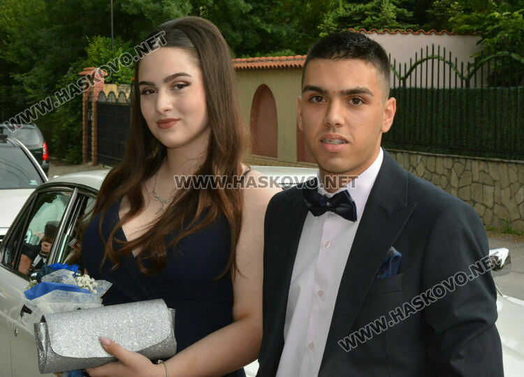 Еуфория и палитра от тоалети на бала на ПГДС в Хасково