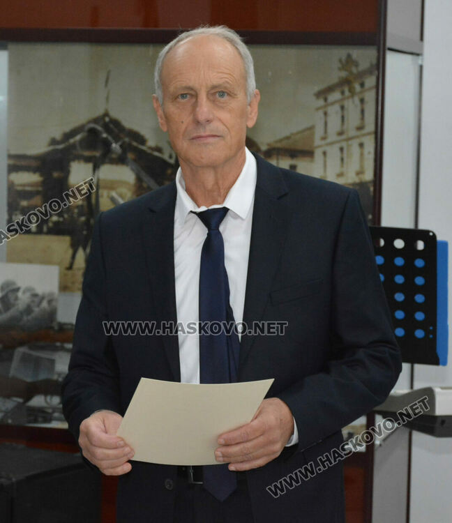 РУО награди 12 учители за заслуги и изявени ученици от Хасковско