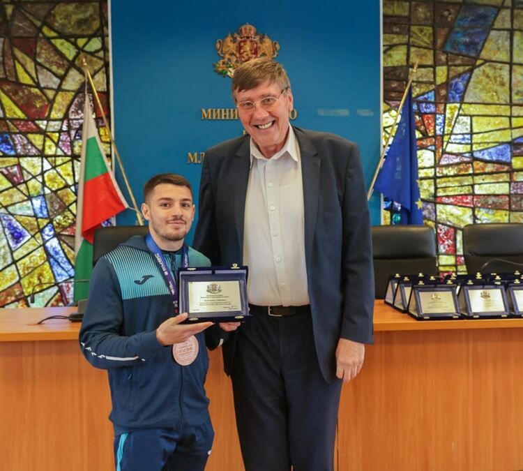 Ергюнал Сабри се изправя срещу  Хутхаифа Ешиш от Йордания в първата си битка за квота за олимпиадата