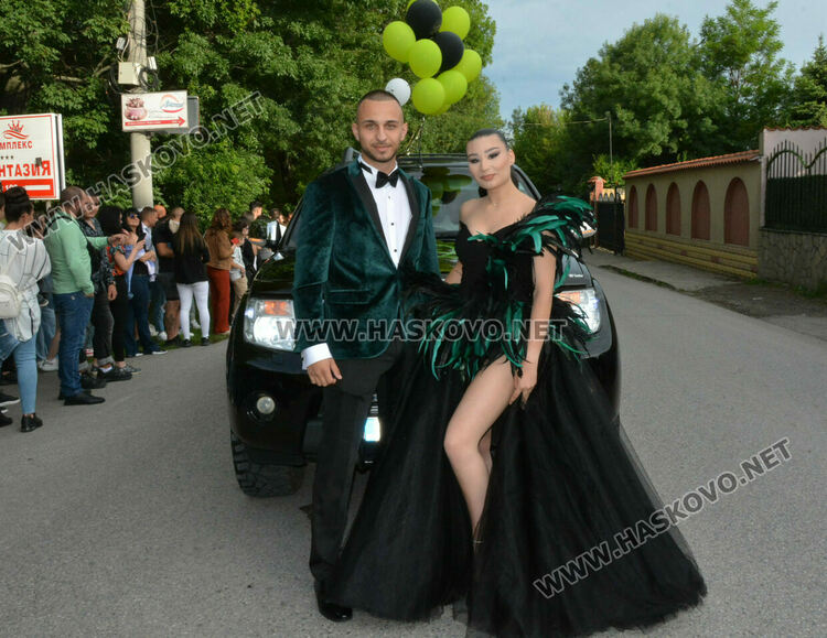 Еуфория и палитра от тоалети на бала на ПГДС в Хасково