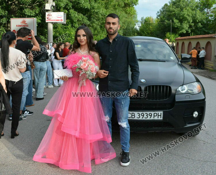 Еуфория и палитра от тоалети на бала на ПГДС в Хасково