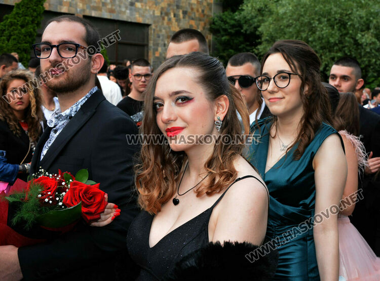 Еуфория и палитра от тоалети на бала на ПГДС в Хасково