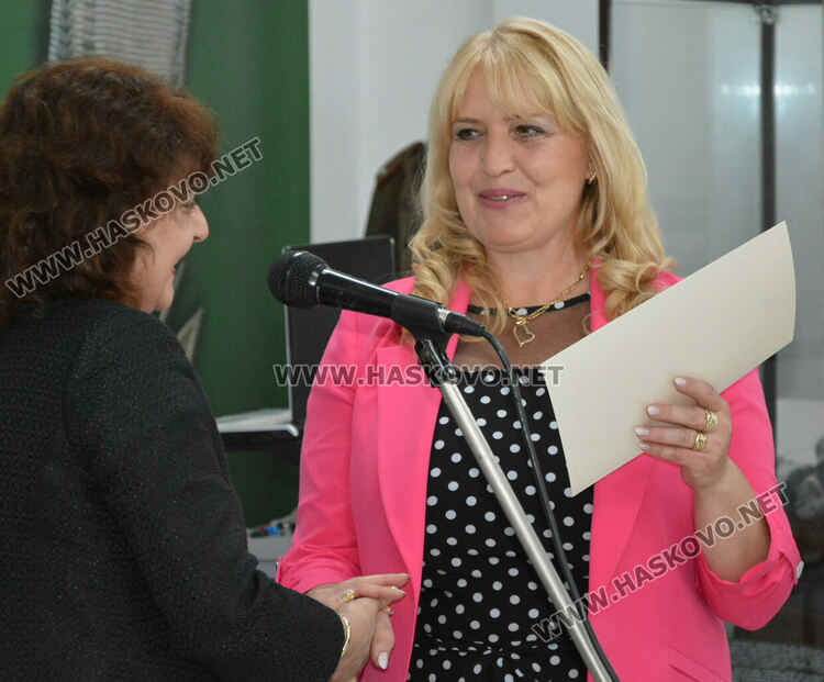 РУО награди 12 учители за заслуги и изявени ученици от Хасковско