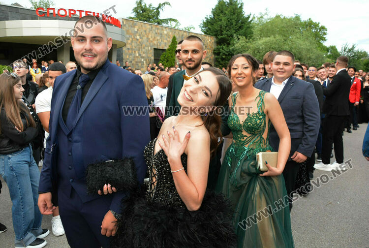 Еуфория и палитра от тоалети на бала на ПГДС в Хасково