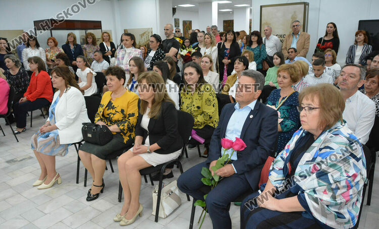 РУО награди 12 учители за заслуги и изявени ученици от Хасковско