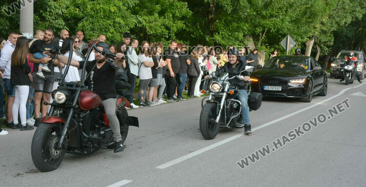 Еуфория и палитра от тоалети на бала на ПГДС в Хасково