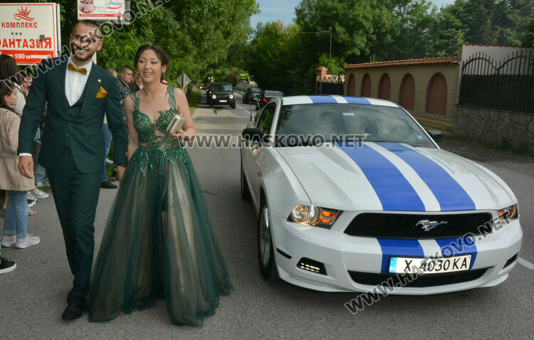 Еуфория и палитра от тоалети на бала на ПГДС в Хасково