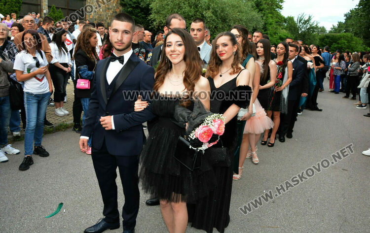 Еуфория и палитра от тоалети на бала на ПГДС в Хасково