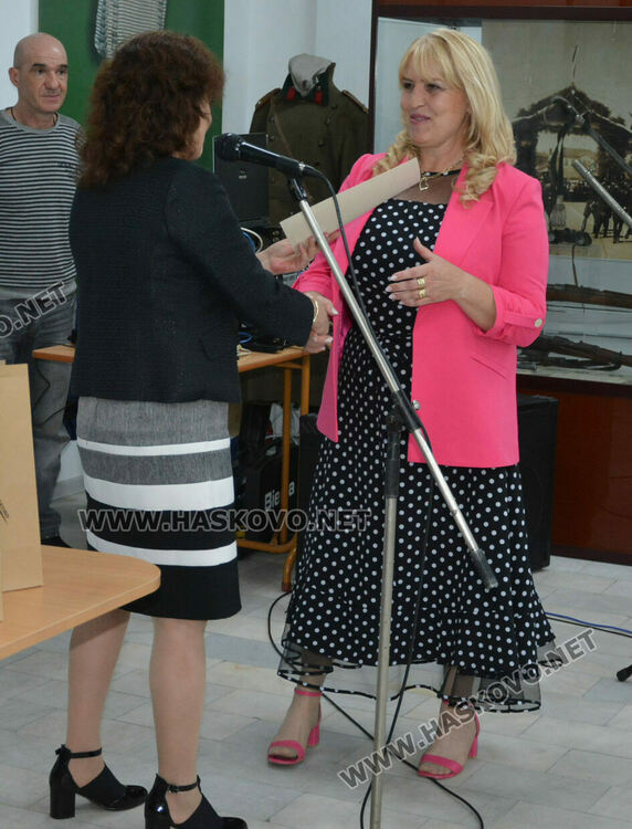 РУО награди 12 учители за заслуги и изявени ученици от Хасковско