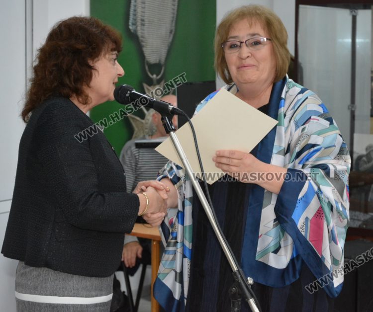 РУО награди 12 учители за заслуги и изявени ученици от Хасковско