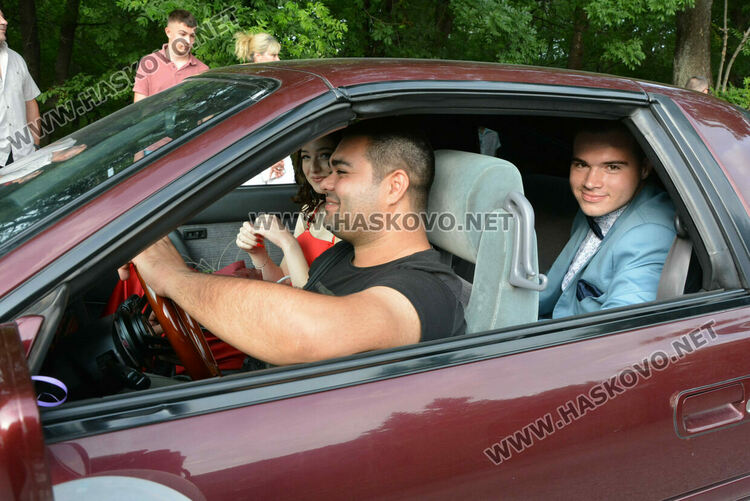 Еуфория и палитра от тоалети на бала на ПГДС в Хасково