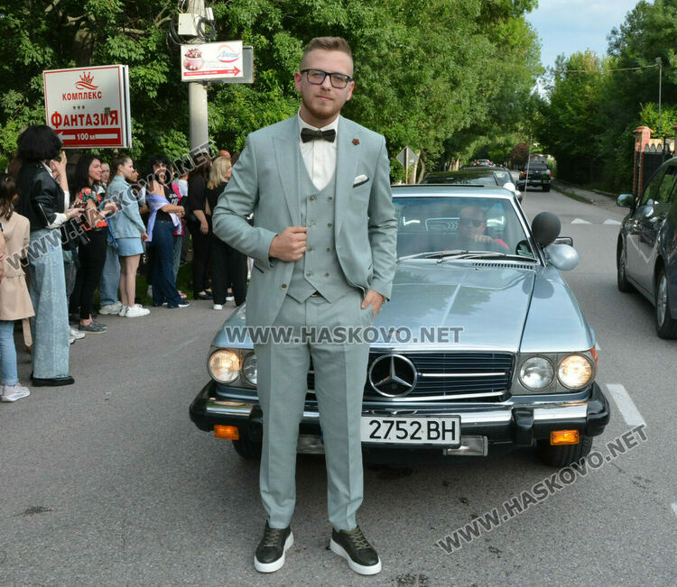 Еуфория и палитра от тоалети на бала на ПГДС в Хасково