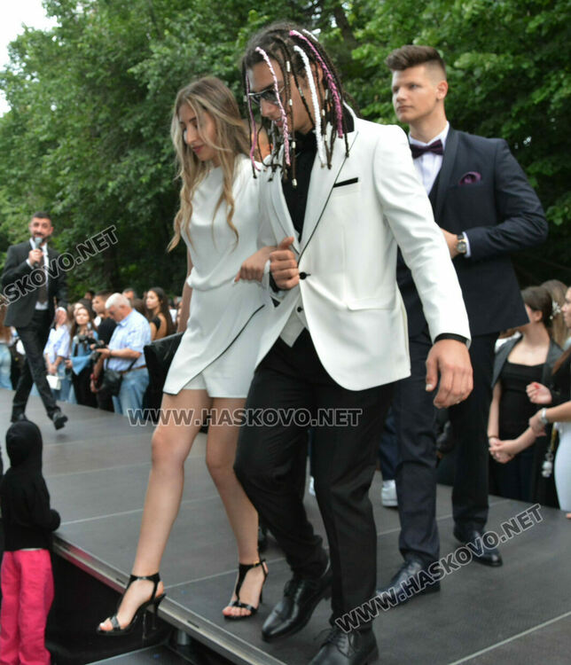 Еуфория и палитра от тоалети на бала на ПГДС в Хасково