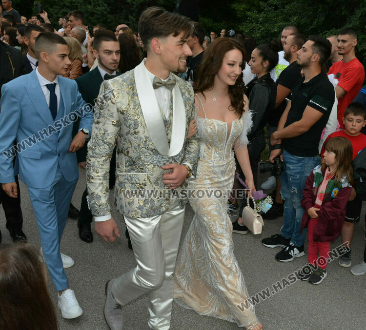 Еуфория и палитра от тоалети на бала на ПГДС в Хасково