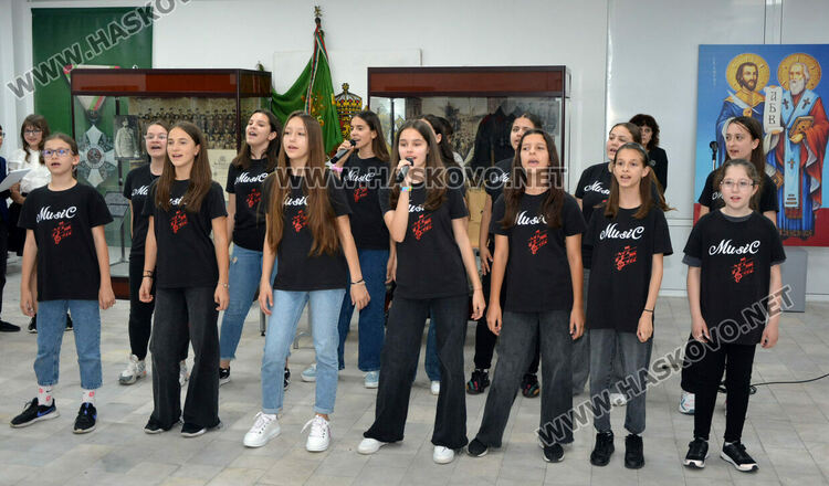 РУО награди 12 учители за заслуги и изявени ученици от Хасковско