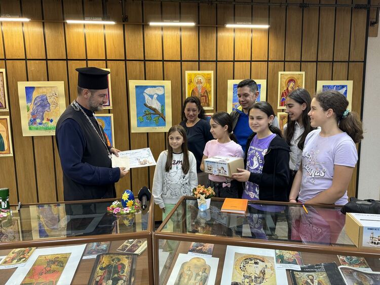 2115 лв. дари Арт школа "Пастело" за строежа на храм "Св. Иван Рилски"