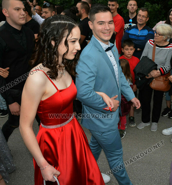 Еуфория и палитра от тоалети на бала на ПГДС в Хасково