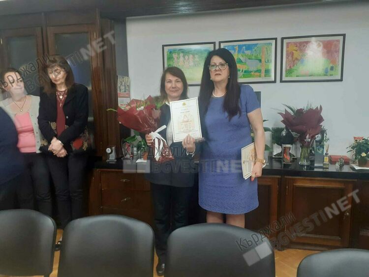 Шестима учители от област Кърджали бяха удостоени с почетното отличие „Неофит Рилски“