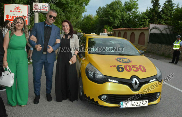 Еуфория и палитра от тоалети на бала на ПГДС в Хасково