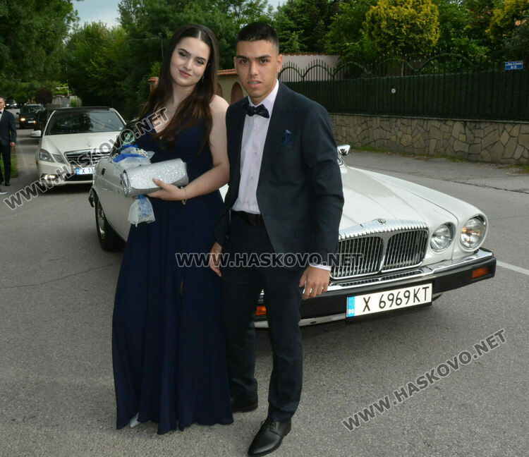 Еуфория и палитра от тоалети на бала на ПГДС в Хасково