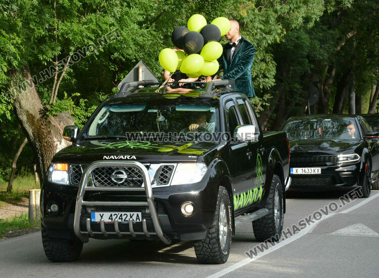 Еуфория и палитра от тоалети на бала на ПГДС в Хасково