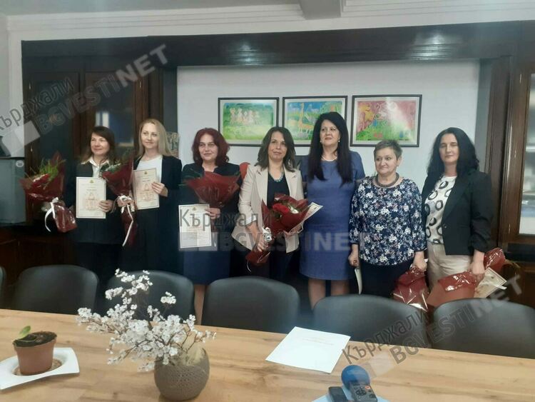 Шестима учители от област Кърджали бяха удостоени с почетното отличие „Неофит Рилски“