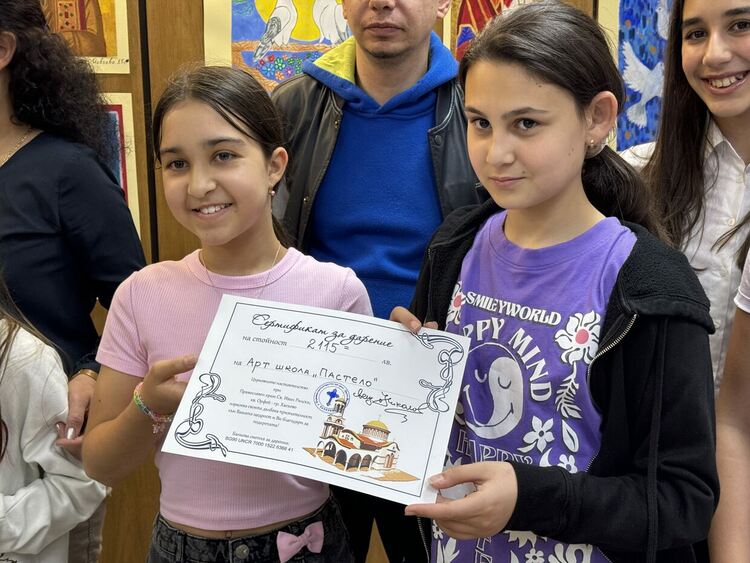 2115 лв. дари Арт школа "Пастело" за строежа на храм "Св. Иван Рилски"