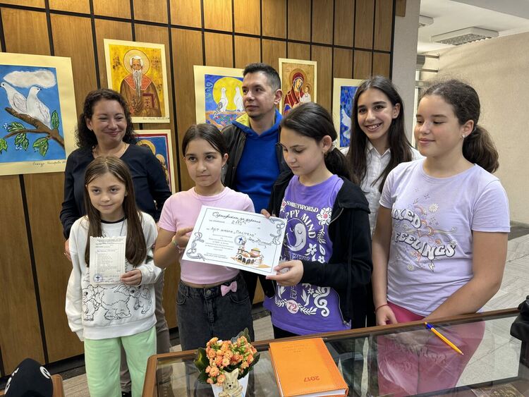 2115 лв. дари Арт школа "Пастело" за строежа на храм "Св. Иван Рилски"