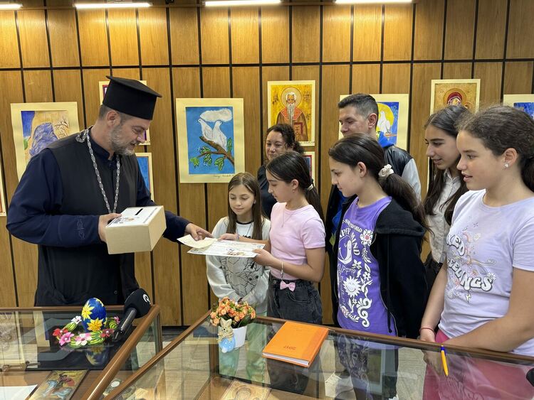 2115 лв. дари Арт школа "Пастело" за строежа на храм "Св. Иван Рилски"