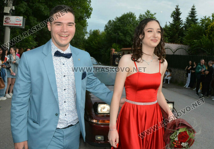 Еуфория и палитра от тоалети на бала на ПГДС в Хасково