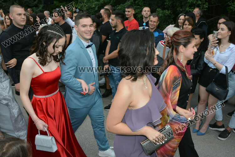 Еуфория и палитра от тоалети на бала на ПГДС в Хасково