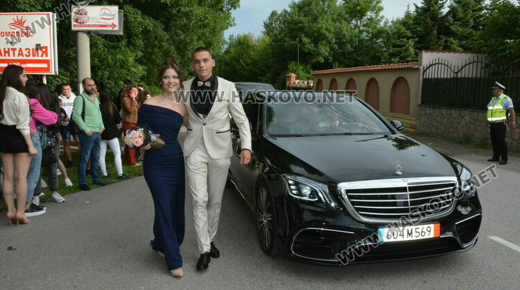 Еуфория и палитра от тоалети на бала на ПГДС в Хасково