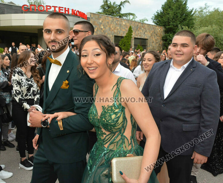 Еуфория и палитра от тоалети на бала на ПГДС в Хасково