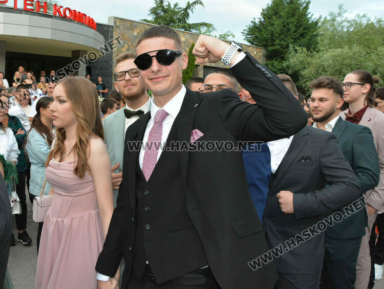 Еуфория и палитра от тоалети на бала на ПГДС в Хасково