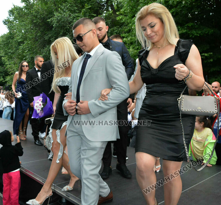 Еуфория и палитра от тоалети на бала на ПГДС в Хасково