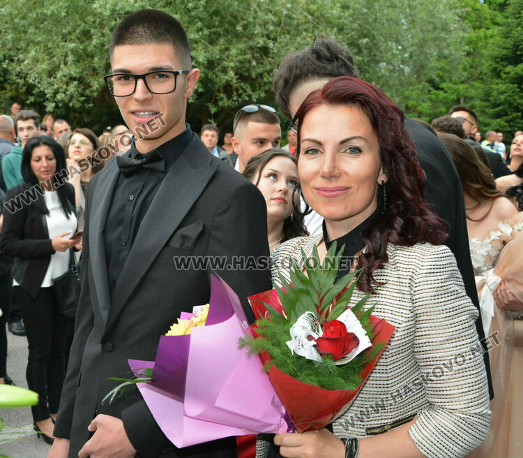 Еуфория и палитра от тоалети на бала на ПГДС в Хасково