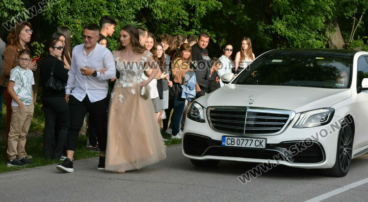 Еуфория и палитра от тоалети на бала на ПГДС в Хасково