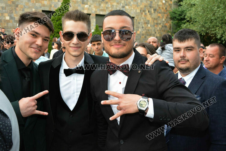 Еуфория и палитра от тоалети на бала на ПГДС в Хасково