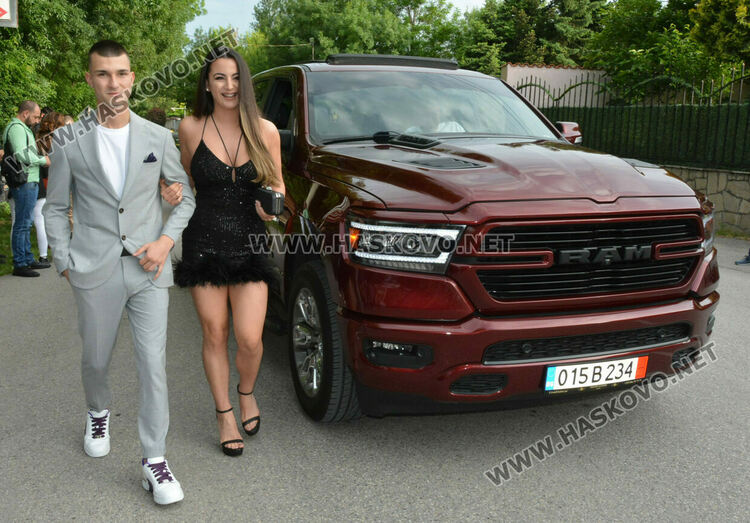 Еуфория и палитра от тоалети на бала на ПГДС в Хасково