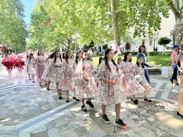 Хиляди честваха 24 май в центъра на Димитровград