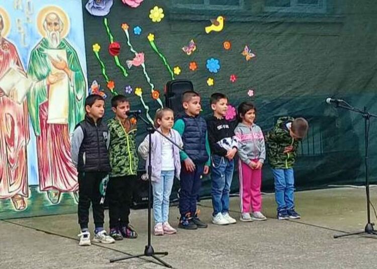 Учениците от Караджалово почетоха Кирил и Методий