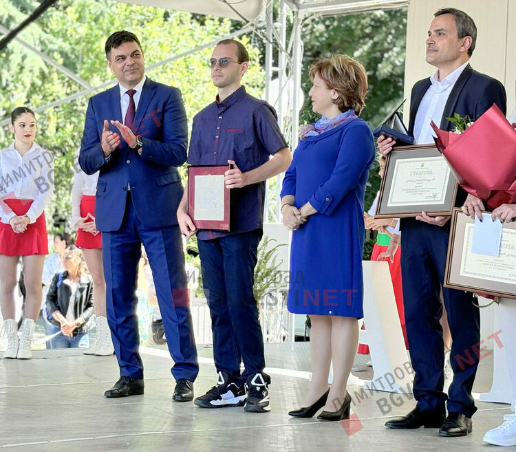 Хиляди честваха 24 май в центъра на Димитровград