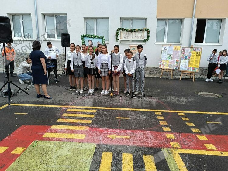 „Върви народе възродени”звуча в кв.”Боровец”,кметът на Кърджали награди училище „П.Яворов”